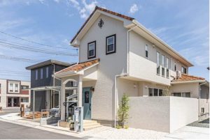 南欧テイストの外観が目を引く、家事ラク動線の住まい