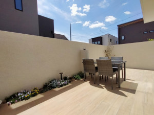 中庭のある家で、おしゃれに見せる設計のコツはありますか?