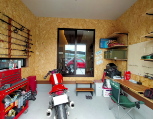 「基地」のようなガレージ収納